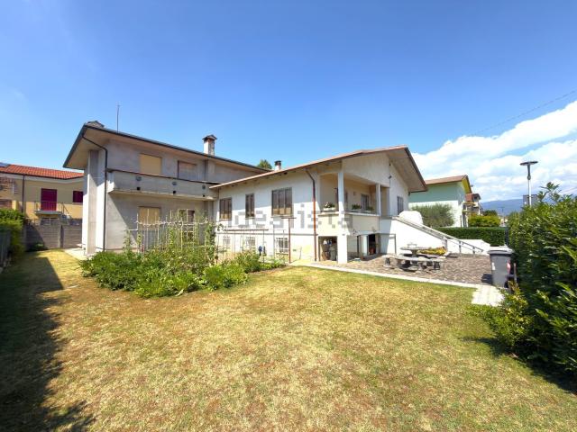 Case e ville in vendita di 339 m² in Via Giacomo Matteotti, 28