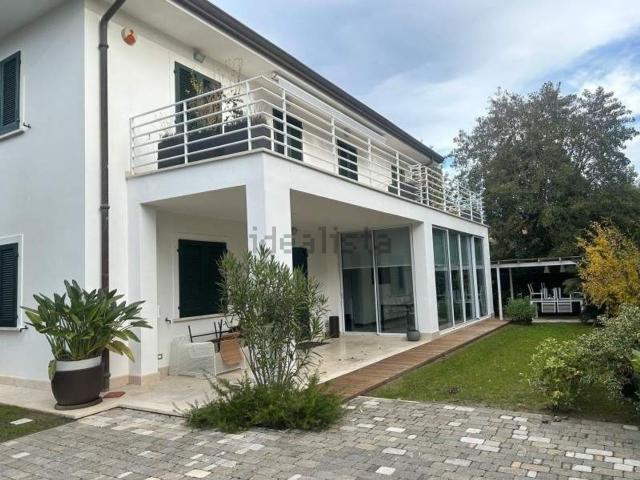 Case e ville in vendita di 340 m²