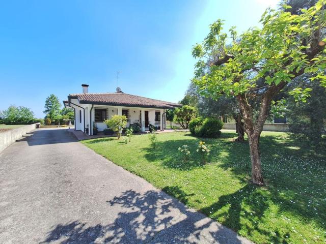 Case e ville in vendita di 340 m²
