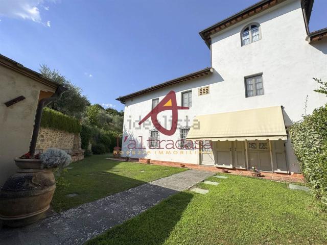 Case e ville in vendita di 340 m²