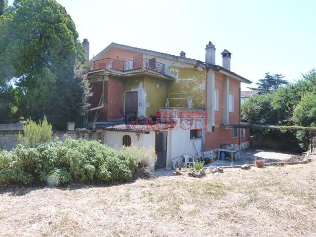 Case e ville in vendita di 340 m² in Via Colle Biadaro