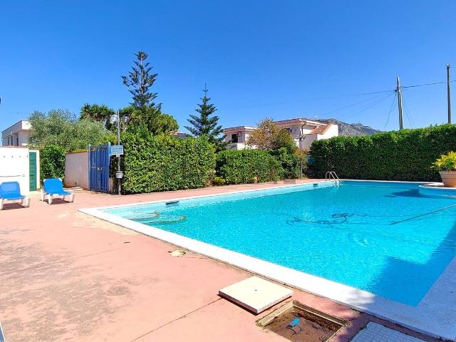 Case e ville in vendita di 340 m² in Via Catalano