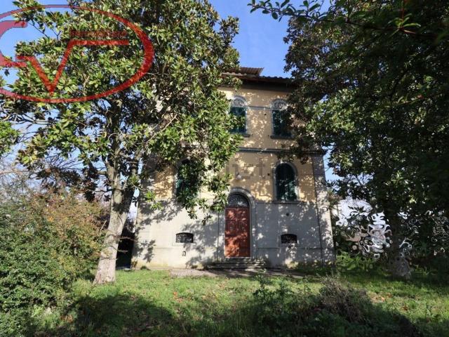 Case e ville in vendita di 340 m² in Via A.Vespucci