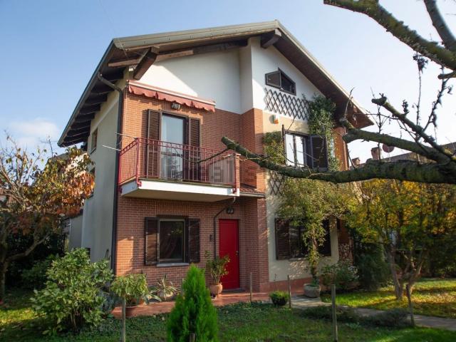 Case e ville in vendita di 340 m² in Via Boves