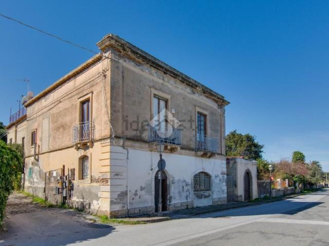 Case e ville in vendita di 340 m² in Via Baronia, 7