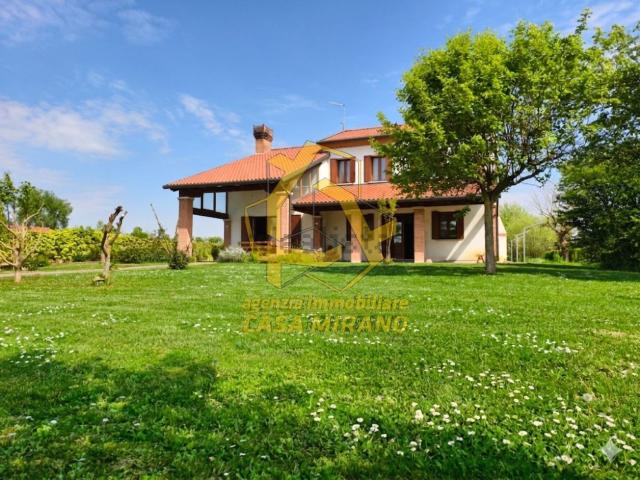 Case e ville in vendita di 340 m² in Via Gaffarello
