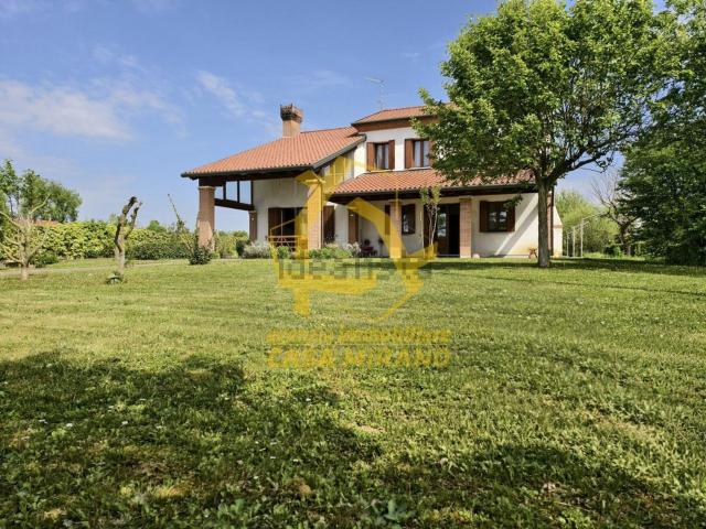Case e ville in vendita di 340 m² in Via Gaffarello