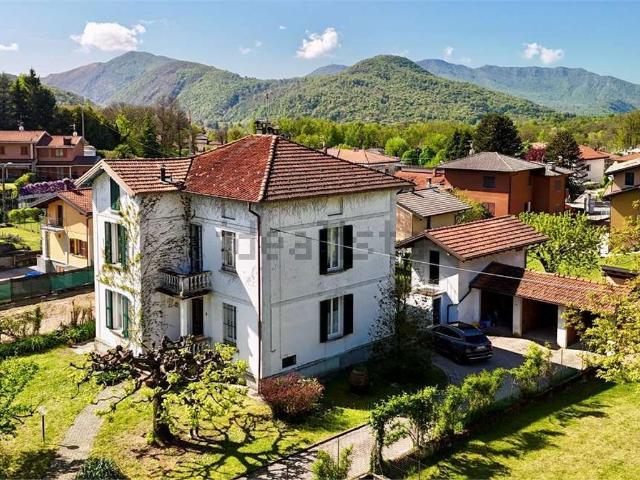 Case e ville in vendita di 340 m² in Via Giuseppe Garibaldi, 19