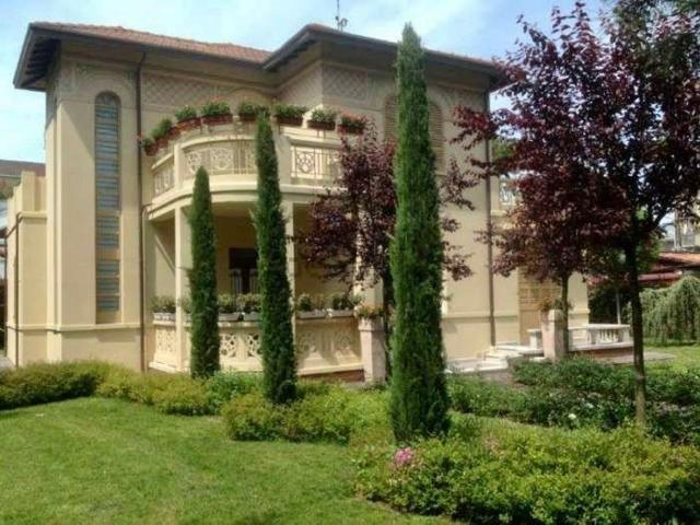 Case e ville in vendita di 340 m² in Via Giovan Battista Giorgini