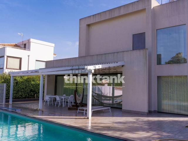 Case e ville in vendita di 340 m² in Via dei Cigni