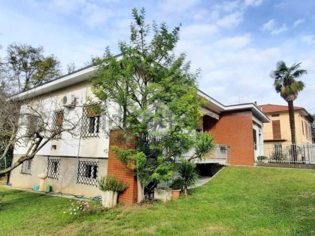 Case e ville in vendita di 340 m² in Via E. Fermi, 9