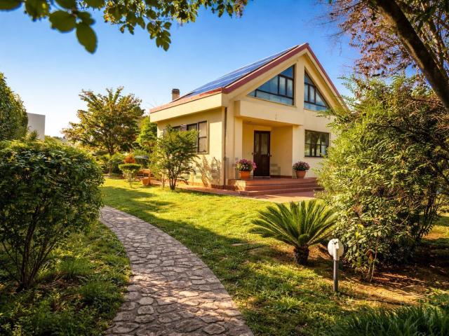 Case e ville in vendita di 340 m² in Via Feudo Vecchio, 3