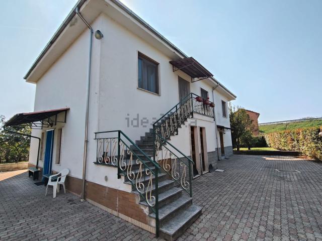 Case e ville in vendita di 340 m² in Via IV Martiri, 78