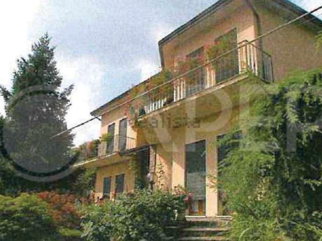 Case e ville in vendita di 340 m² in Via Libero Benedetti, 27