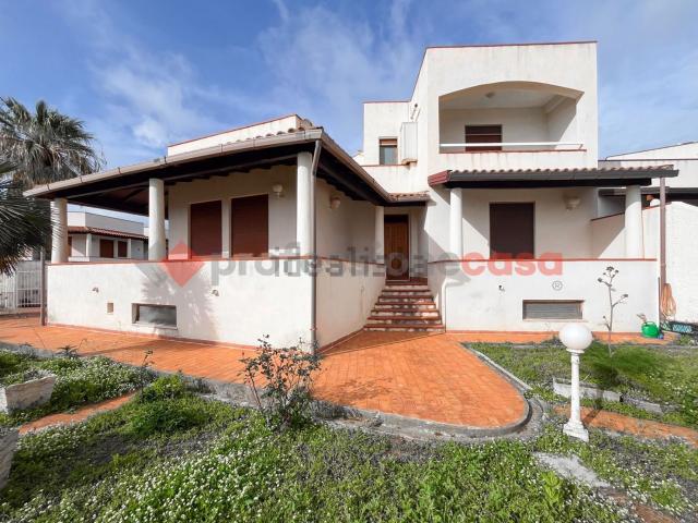 Case e ville in vendita di 340 m² in Via Manica