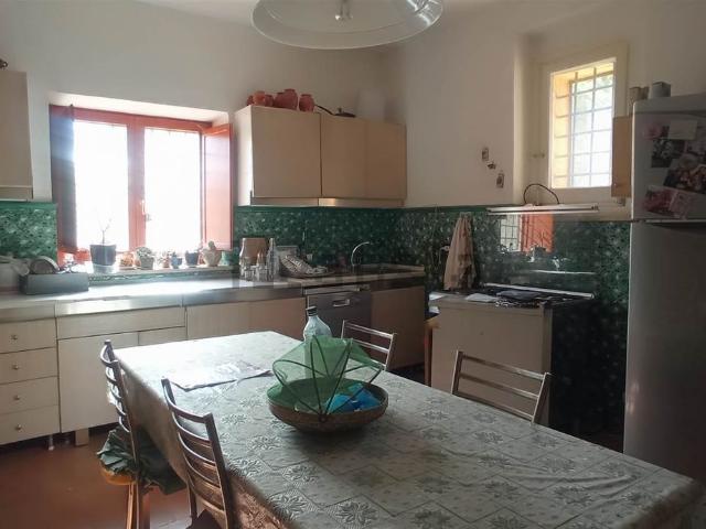 Case e ville in vendita di 340 m² in Via Serino