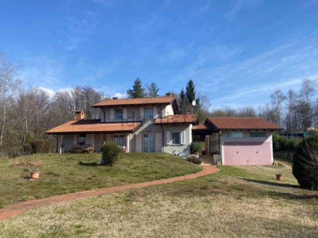Case e ville in vendita di 340 m² in Via per Andrate