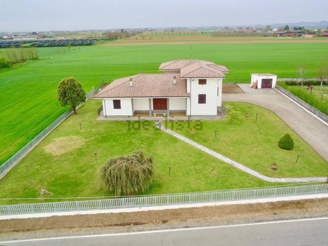 Case e ville in vendita di 340 m² in Via Piovera