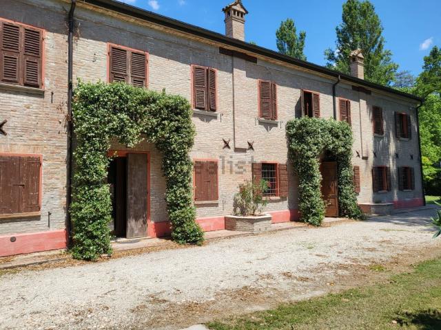Case e ville in vendita di 340 m² in Via Provinciale, 2