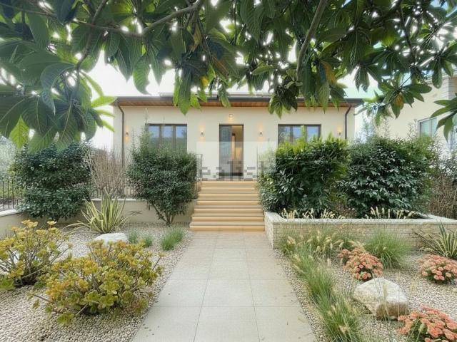 Case e ville in vendita di 340 m² in Via Roma