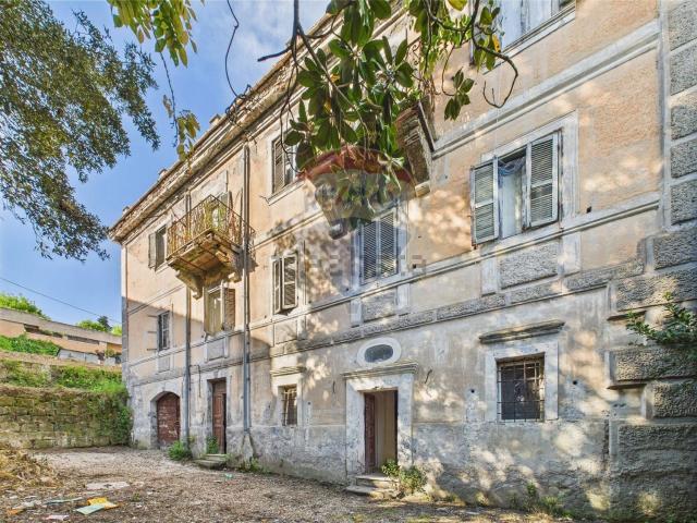 Case e ville in vendita di 340 m² in Via Romana, 44