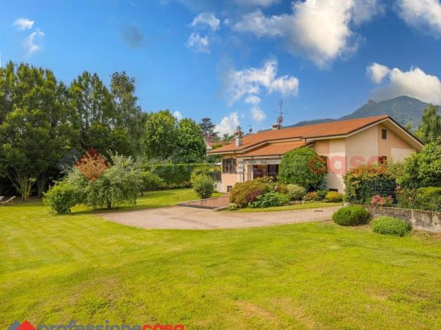 Case e ville in vendita di 340 m² in Via Ruata Lombarda