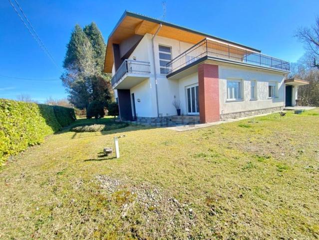 Case e ville in vendita di 340 m² in Via Tortorino, 5