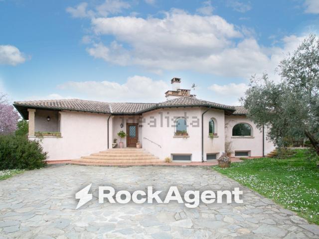 Case e ville in vendita di 340 m² in Via Valle del Muraglione