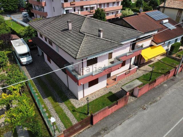 Case e ville in vendita di 340 m² in Via XXIV Maggio