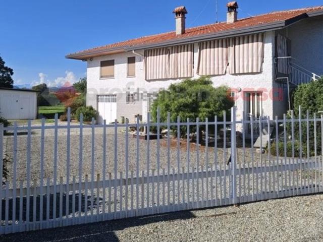Case e ville in vendita di 340 m² in Vicolo Privato Carola
