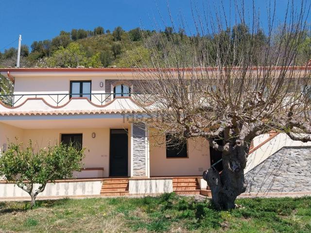Case e ville in vendita di 340 m² in Contrada Annunziata