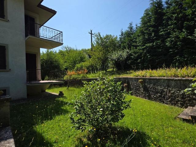 Case e ville in vendita di 340 m² in Frazione Castel Focognano, 1