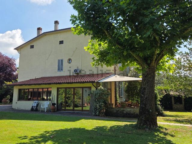 Case e ville in vendita di 340 m² in Località Chiassa Superiore