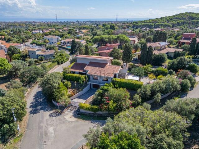 Case e ville in vendita di 340 m² in Strada 11, 2
