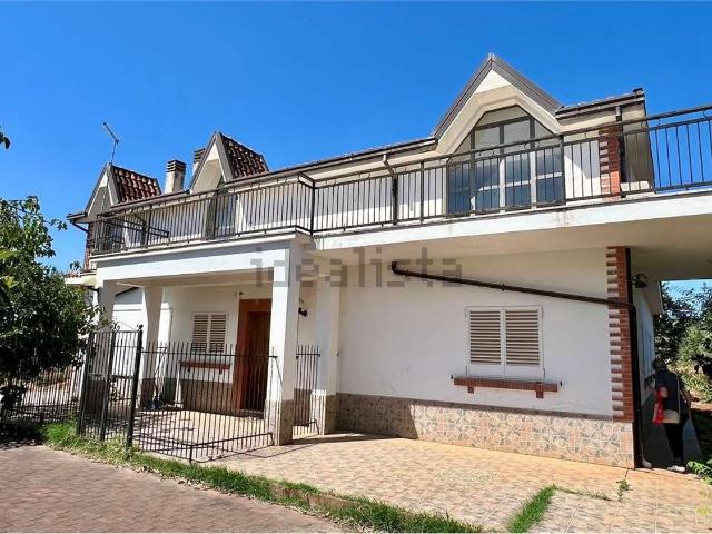 Case e ville in vendita di 340 m² in Strada Senza Nome