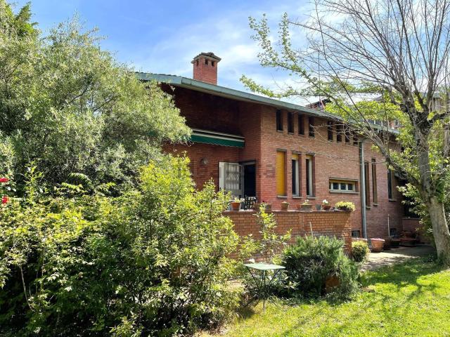 Case e ville in vendita di 341 m² in Via Croara