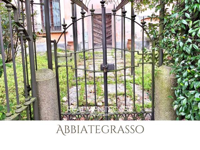 Case e ville in vendita di 341 m² in Via Guglielmo Tenca