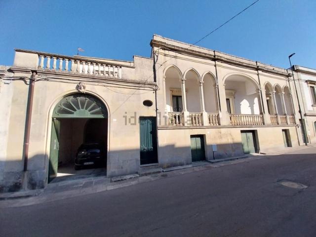 Case e ville in vendita di 341 m² in Via Roma, 96