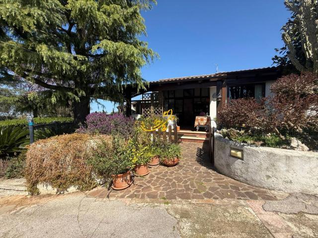 Case e ville in vendita di 341 m² in Contrada Lamascrasciola