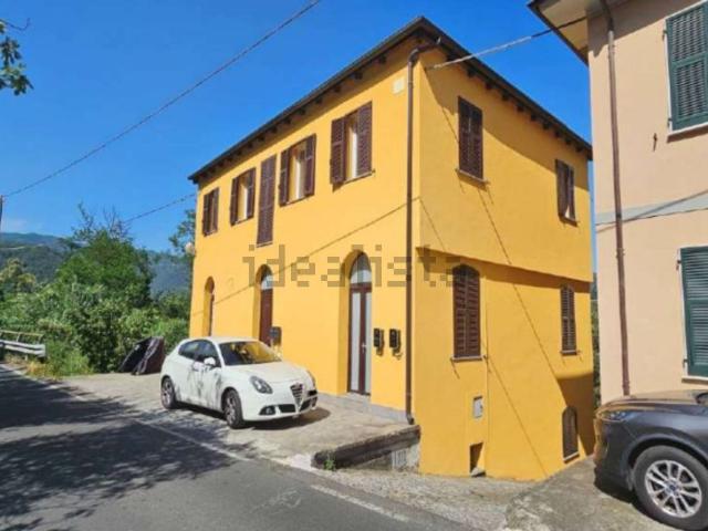 Case e ville in vendita di 342 m² in Via Aldo Moro