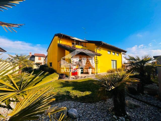 Case e ville in vendita di 342 m² in Via Bergamo