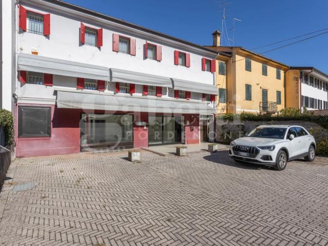 Case e ville in vendita di 342 m² in Via G. Mazzini, 68