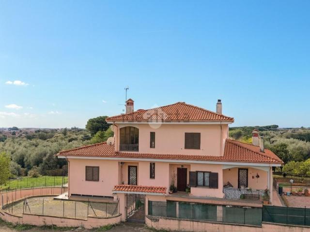 Case e ville in vendita di 342 m² in Via della Selva