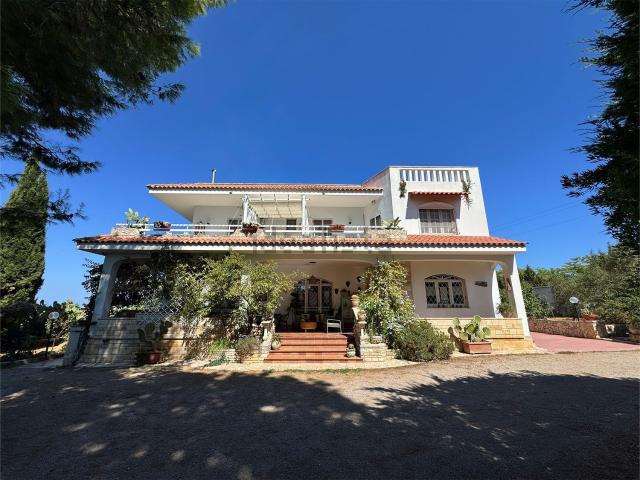 Case e ville in vendita di 342 m² in Via Provinciale Collepasso, 61