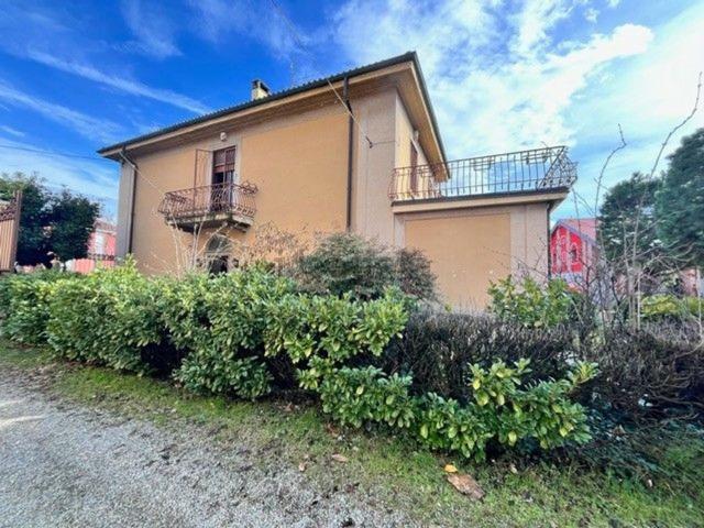 Case e ville in vendita di 343 m² in Via 2 Giugno