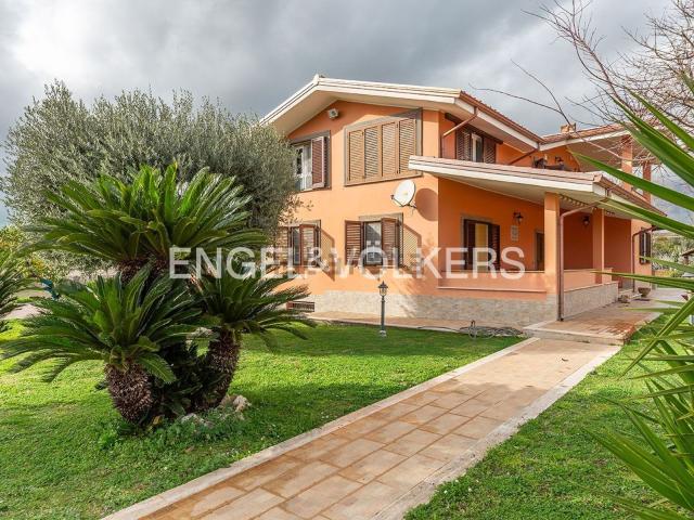 Case e ville in vendita di 343 m² in Via Ovile della Castagnetta