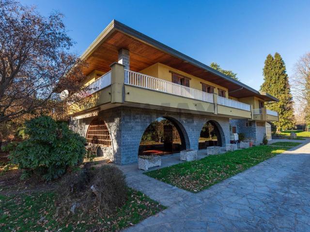 Case e ville in vendita di 344 m² in Via Camillo Benso Conte di Cavour