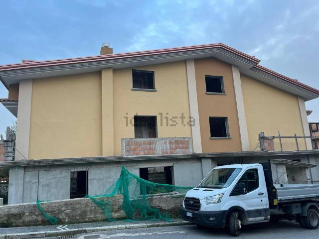 Case e ville in vendita di 344 m² in Via Amendola