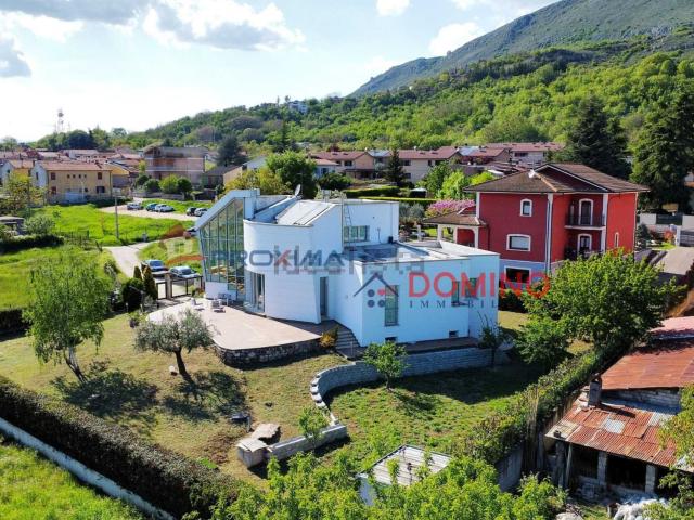 Case e ville in vendita di 344 m² in Via Monte Cervaro