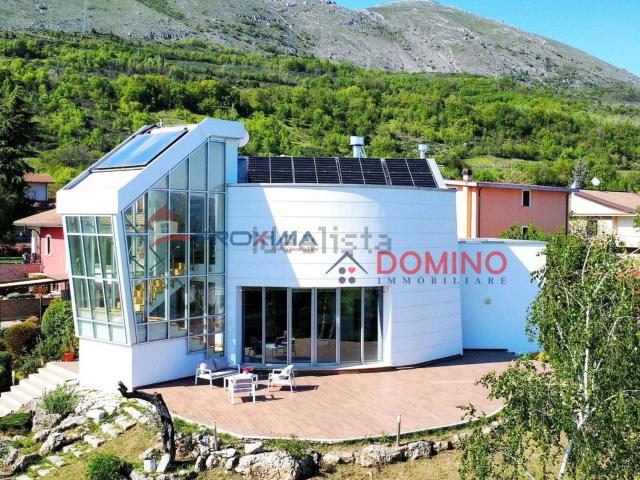 Case e ville in vendita di 344 m² in Via Monte Cervaro, 49